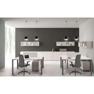 Scrivania per ufficio moderno con struttura in tubolare nero ghisa e piano in vari colori a scelta cm. 160x80x75h